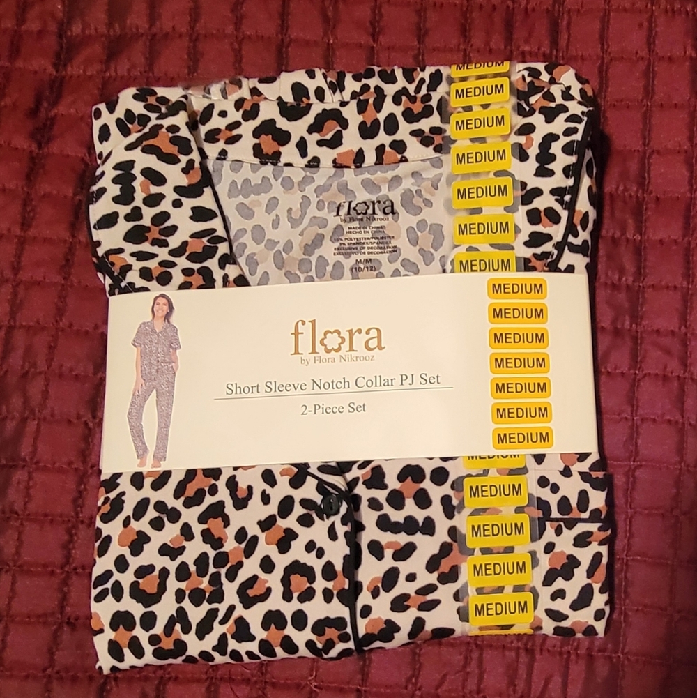 NWT Flora by Flora Nikrooz Leopard Print PJ Set